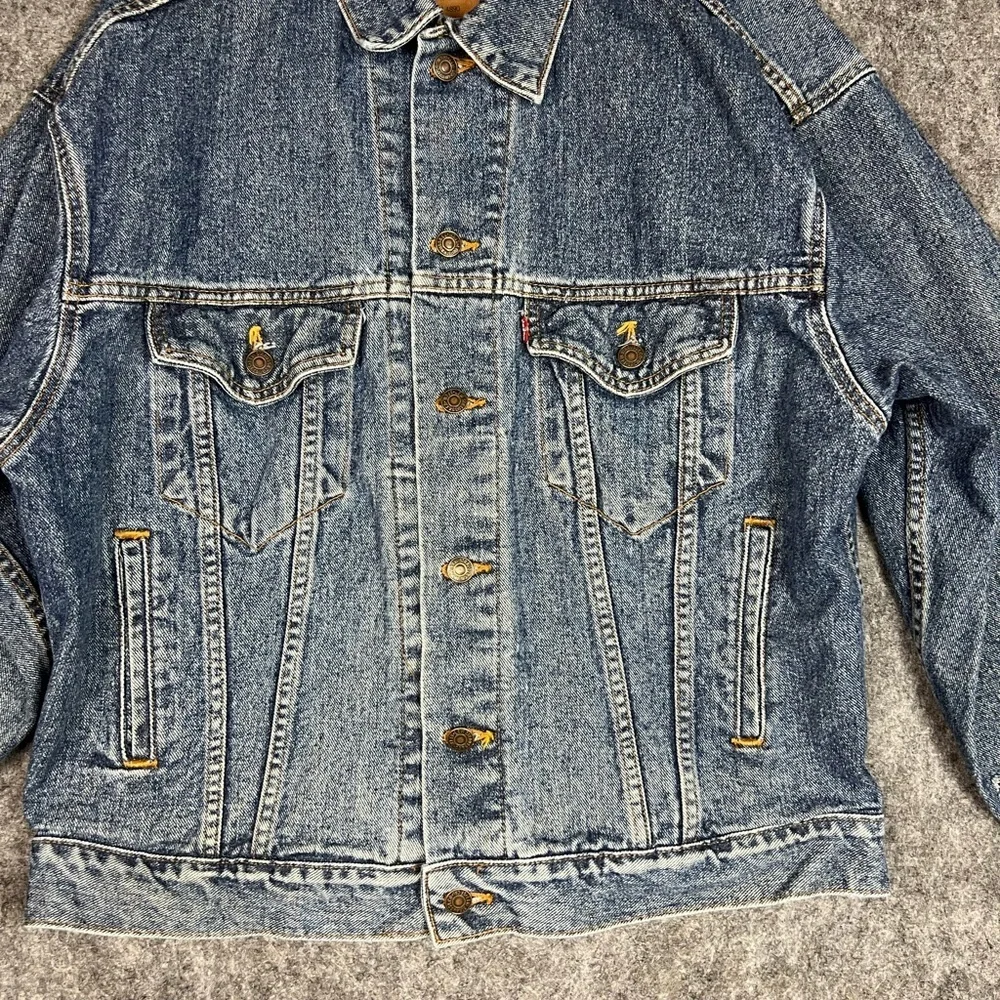 VTG 1995 Levi Blue Jean Jacket 70507 4890 Made USA Light Wash Denim Trucker M